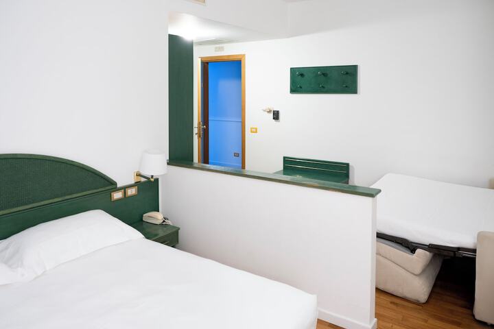 Room 14 of 27