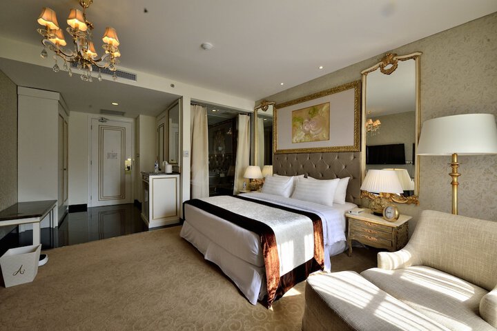 Room 3 of 30