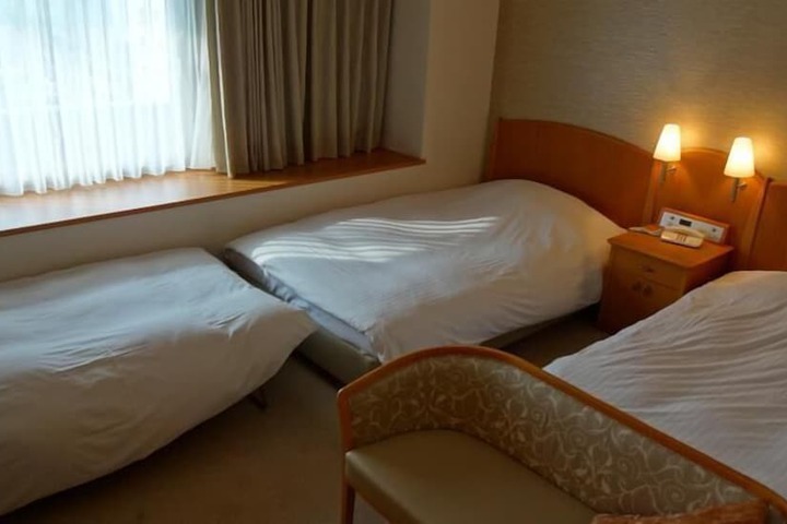 Room 9 of 34