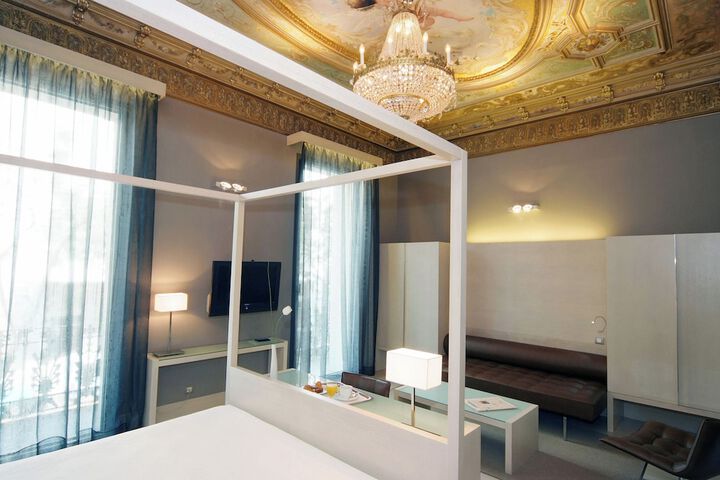 Room 27 of 41