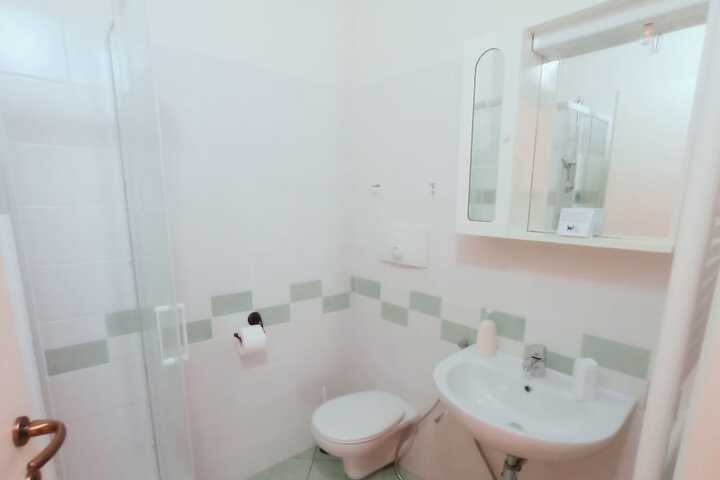 Room 16 of 30