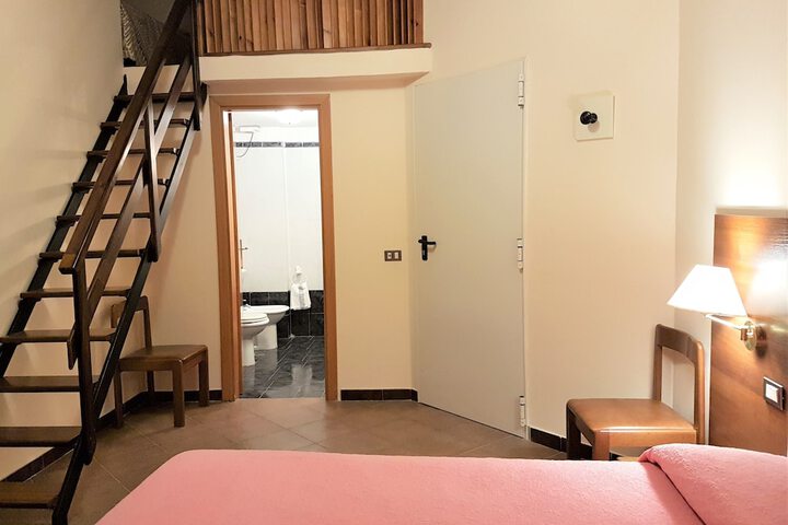 Room 9 of 28
