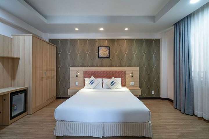 Room 6 of 50