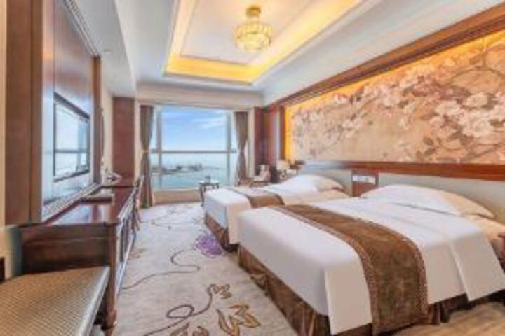 Room 10 of 11