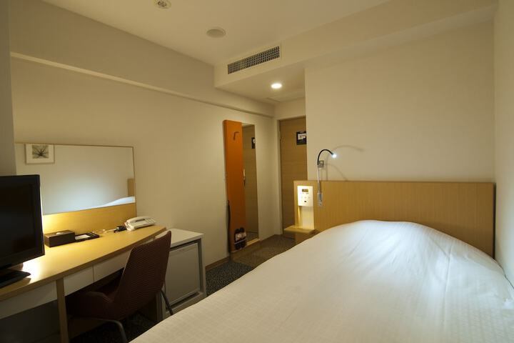 Room 9 of 48