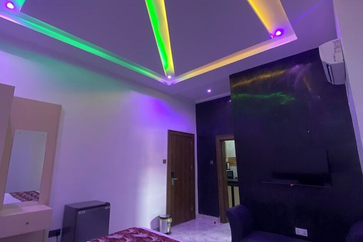 Room 7 of 27