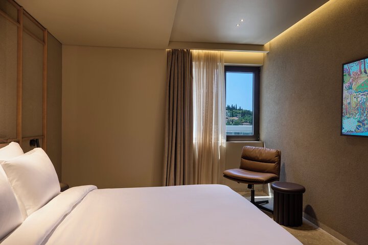 Room 10 of 23