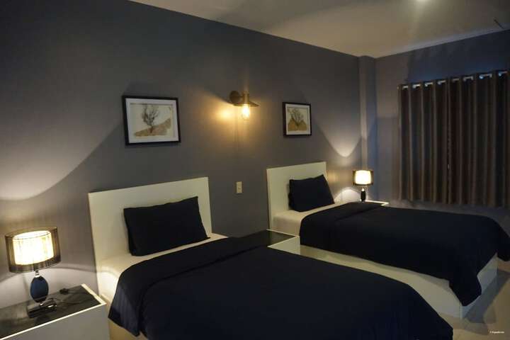 Room 10 of 18
