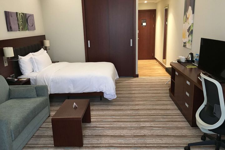 Room 10 of 35