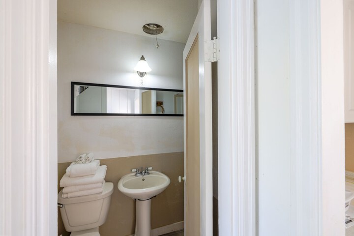 Room 12 of 16