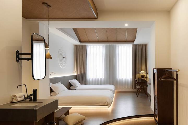 Room 12 of 44