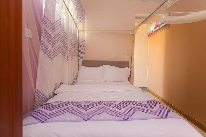 Room 25 of 163