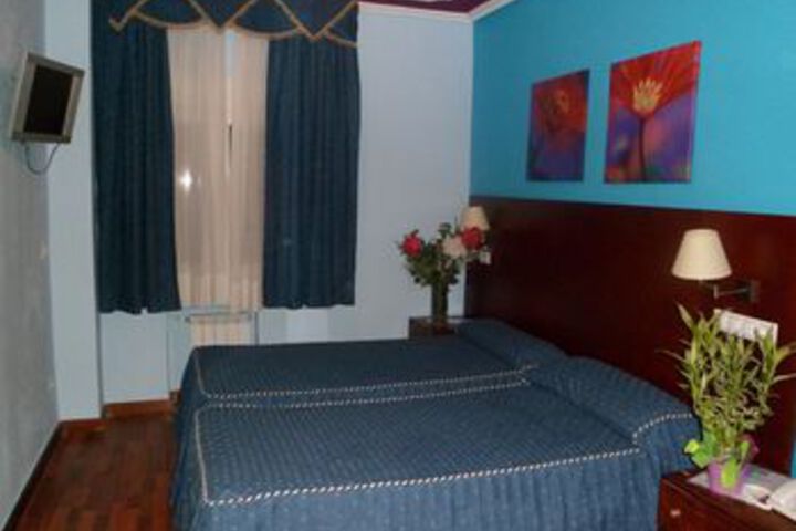 Room 26 of 40