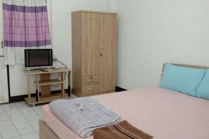 Room 11 of 42
