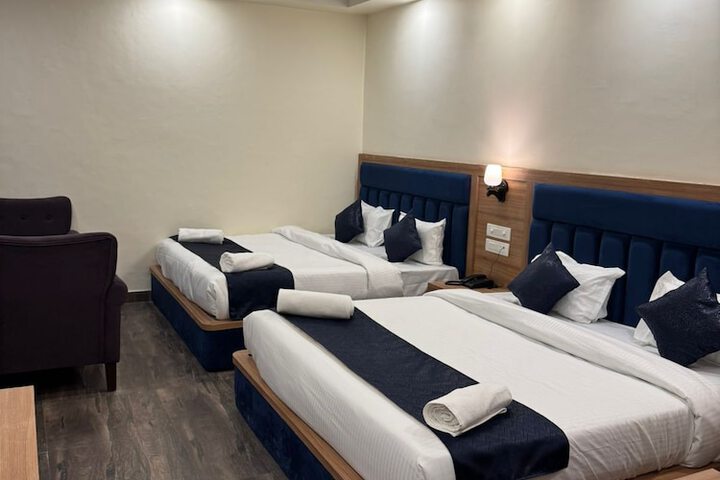 Room 8 of 13