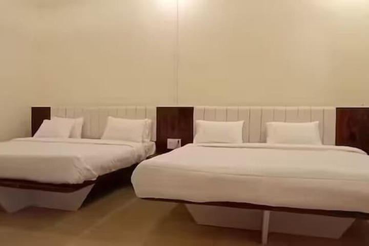 Room 10 of 25