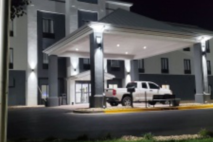 Hotel 32 of 336