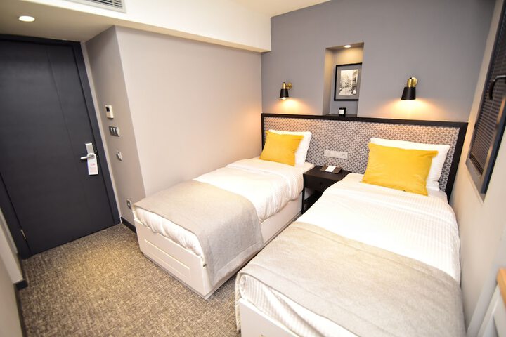 Room 3 of 22
