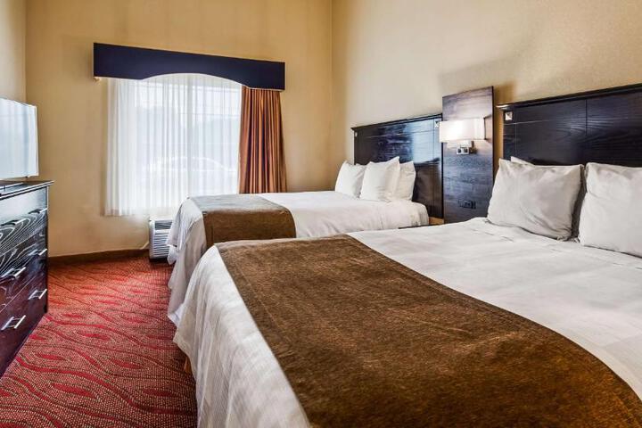 2 Double Beds High Speed Internet Accessible Coffee Maker, Hairdryer Iron and Ironing Bo (5 of 7)