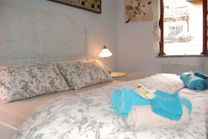 Room 4 of 17
