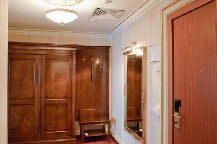 Room 28 of 69