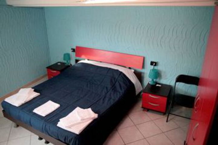 Room 32 of 48