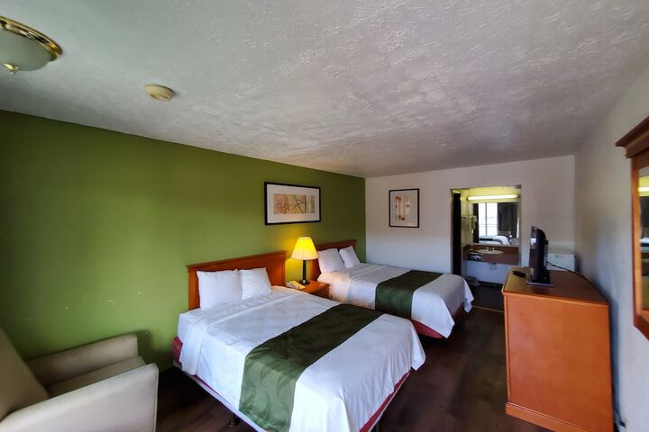 2 Double Beds (1 of 8)