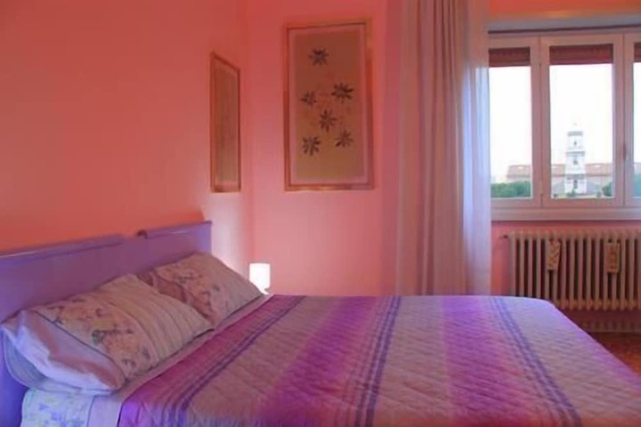 Room 9 of 16
