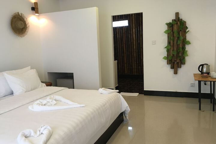 Room 11 of 36