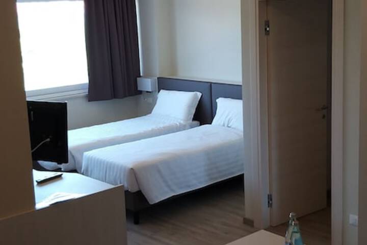 Room 6 of 13
