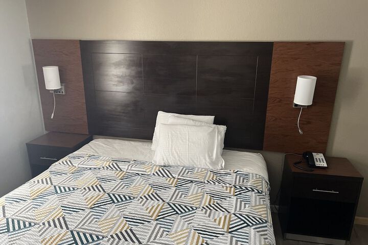 Room 35 of 84