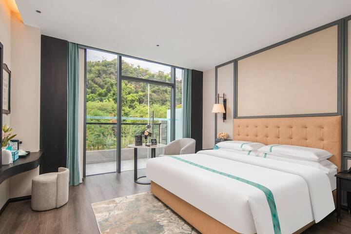 Room 7 of 25