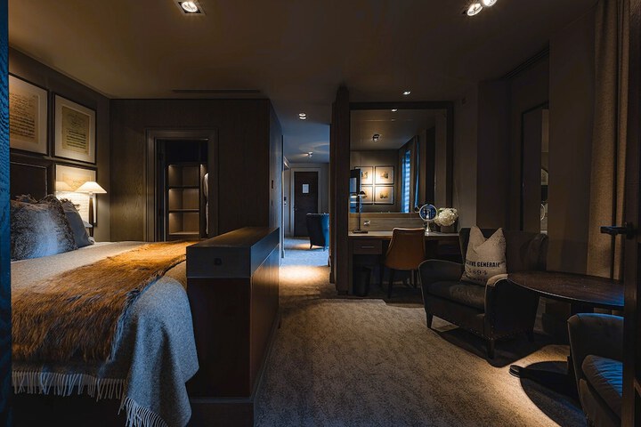 Room 43 of 132