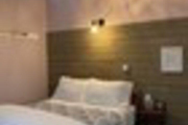 Room 80 of 117