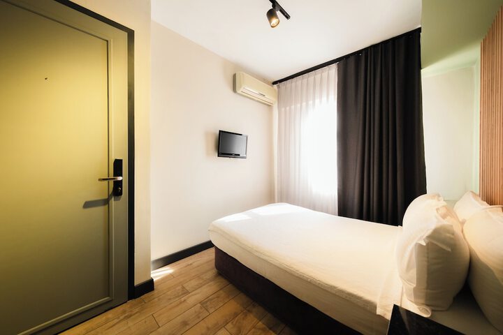 Room 21 of 82