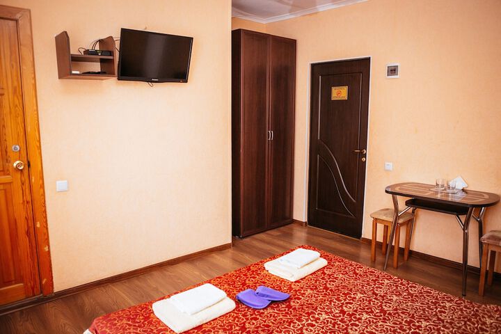 Room 4 of 40