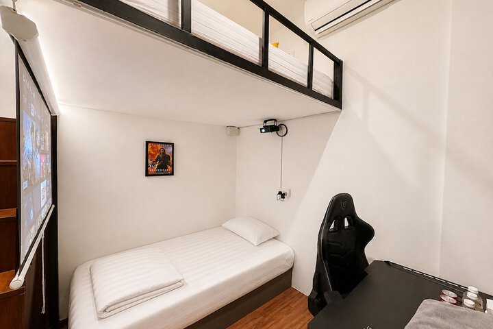 Room 93 of 121