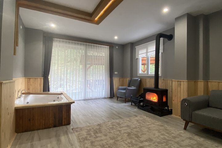 Room 12 of 21