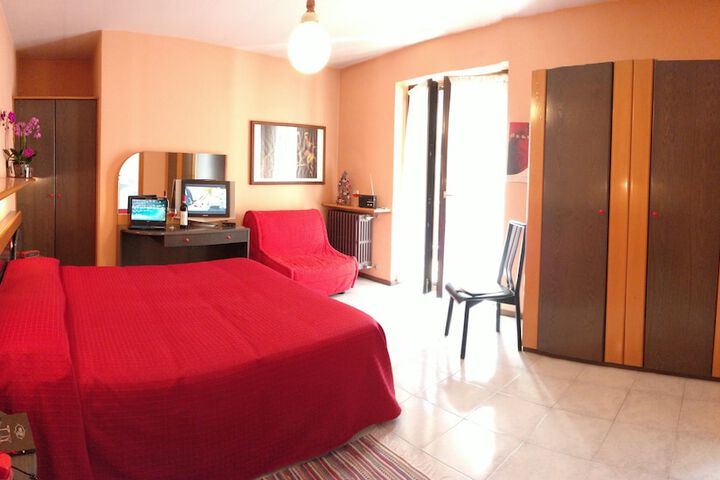 Room 7 of 33