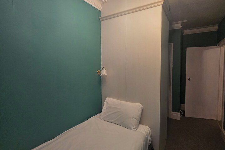 Room 34 of 72