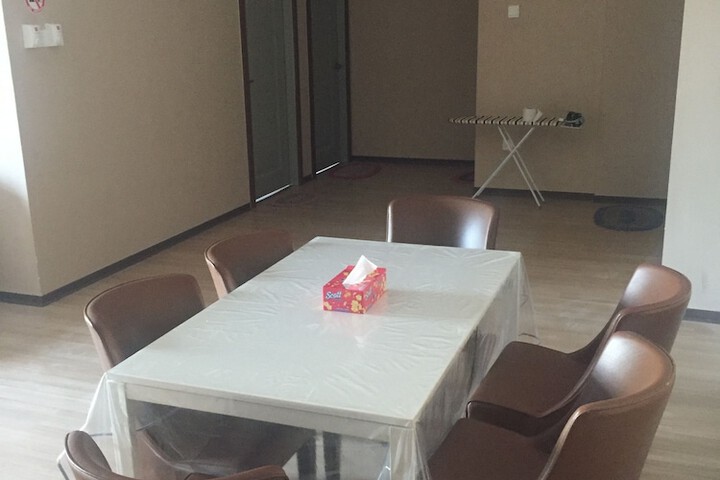 Room 9 of 32
