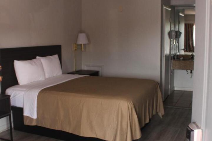 Basic 2 Double Beds (1 of 8)