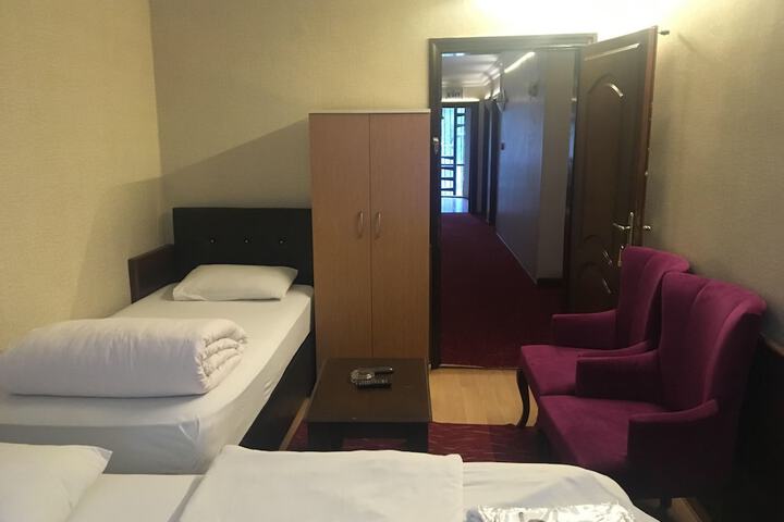 Room 9 of 32
