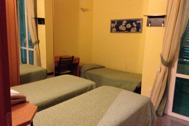 Room 8 of 48
