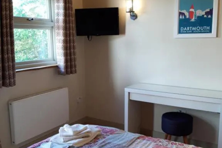 Room 4 of 12