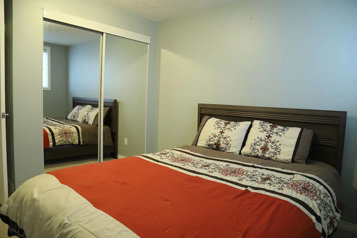 Room 4 of 9