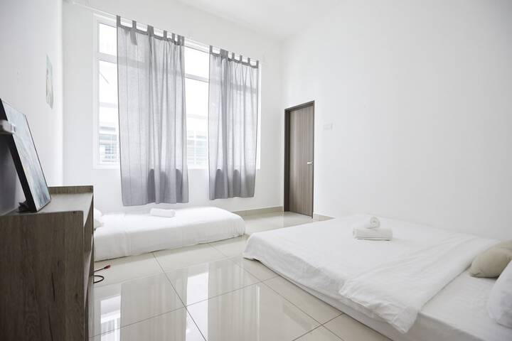 Room 6 of 173