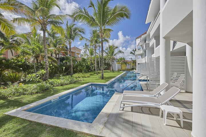 Hotel Exterior 63 of 64