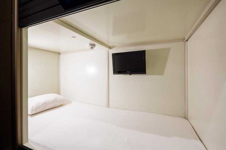 Room 16 of 39