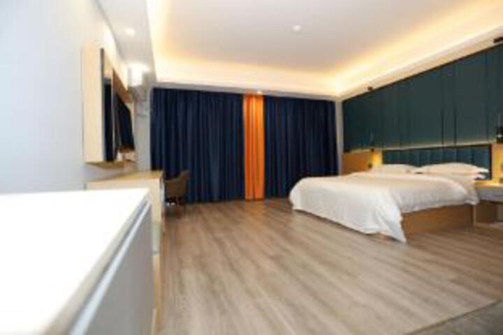 Room 11 of 12